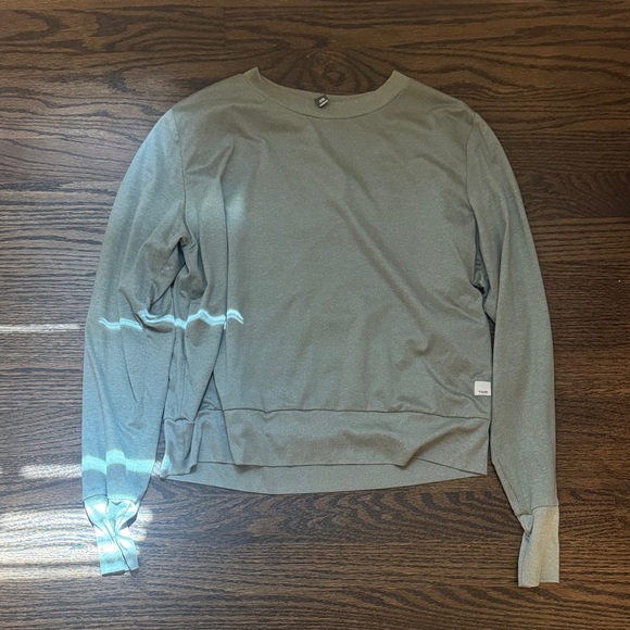 Vuori Olive Green Long Sleeve Top - Picture 1 of 2
